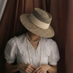 Chapeau canotier en paille tressée avec ruban