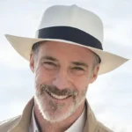 Chapeau panama classique blanc avec ruban noir – Image 2