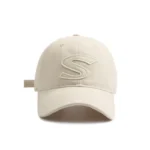 Casquette beige à logo brodé “S” style urbain et minimaliste