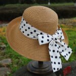 Chapeau de paille  pour femme avec ruban à pois – Image 4