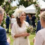 Chapeau de Mariage Fascinator Bibi en Maille et Plumes avec Serre-Tête Amovible – Image 6