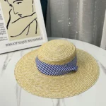 Chapeau de Soleil Canotier en Paille pour Femme Ruban de Serrage Rayé Bleu et Blanc – Image 7