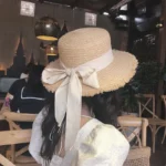 Chapeau de paille élégant avec nœud pour femme