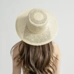 Chapeau de paille tressé à la main avec large bord pour la protection solaire – Image 3
