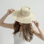 Chapeau de paille tressé à la main avec large bord pour la protection solaire – Image 2