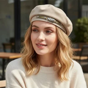 Béret pour femme avec boucle en métal