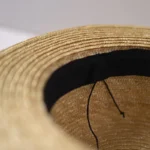 Chapeau Canotier en Paille Fine pour Femme avec Ruban Rayé et Nœud Élégant – Image 14