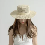 Chapeau de paille tressé à la main avec large bord pour la protection solaire