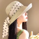 Chapeau de paille  pour femme avec ruban à pois – Image 3