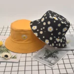 Chapeau bob réversible à motif marguerites – Image 3