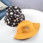 Chapeau bob réversible à motif marguerites – Image 5