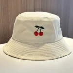 Chapeau bob brodé avec motif cerises – Image 7