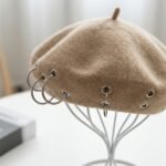 Béret punk grunge avec anneaux métalliques – Image 6