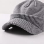 Bonnet à visière gris en laine tricotée double couche – Image 5