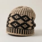 Bonnet dôme kaki et noir à motifs jacquard géométriques