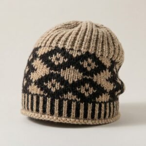 Bonnet dôme kaki et noir à motifs jacquard géométriques
