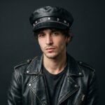 Casquette gavroche noir style militaire avec une chaine – Image 3