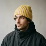 Bonnet rayé jaune et blanc en maille pelucheuse fluffy – Image 7