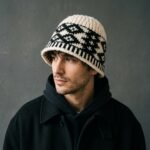 Bonnet dôme blanc cassé et noir à motifs jacquard géométriques – Image 5