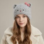 Bonnet tricoté à oreilles de chat et motif nœud rose style kawaii
