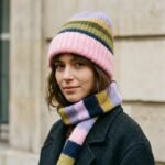 Ensemble bonnet rayé  et écharpe en maille – Image 3