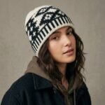 Bonnet dôme blanc cassé et noir à motifs jacquard géométriques – Image 10