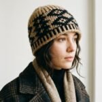 Bonnet dôme kaki et noir à motifs jacquard géométriques – Image 4