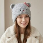 Bonnet tricoté à oreilles de chat et motif nœud rose style kawaii – Image 5