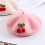 Béret en laine pour bébés avec motif cerises mignon – Image 2