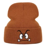 Bonnet marron en maille avec broderie visage Goomba – Image 2