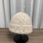 Bonnet beige en maille mohair fluffy – Image 3