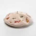 Béret en 100% laine à broderies animaux de la forêt