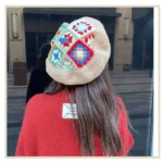 Béret en laine tricoté au crochet style bohème pour femmes – Image 3