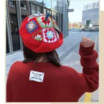Béret en laine tricoté au crochet style bohème pour femmes – Image 6