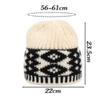 Bonnet dôme blanc cassé et noir à motifs jacquard géométriques – Image 2