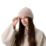 Bonnet beige en maille mohair fluffy – Image 9