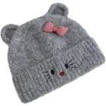 Bonnet tricoté à oreilles de chat et motif nœud rose style kawaii – Image 2